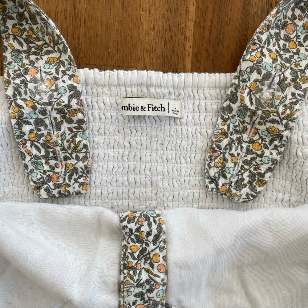 A&F Button Front Tank - Picture 6 of 6